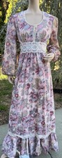 VINTAGE 1970's FLORAL PRAIRE MAXI DRESS W/ LACE