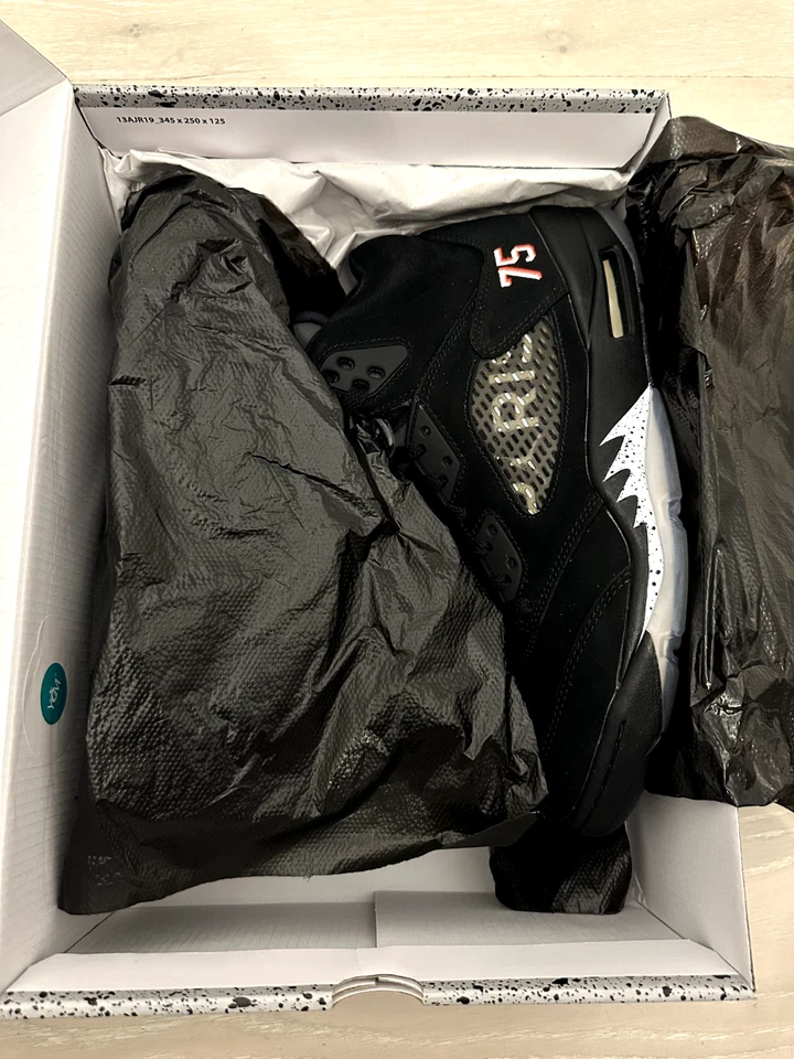 Nuevo en caja - DS - Paris Saint-Germain Air Jordan 5 Retro Negro - AV9175-001 - Talla 10 Foto 3 de 4