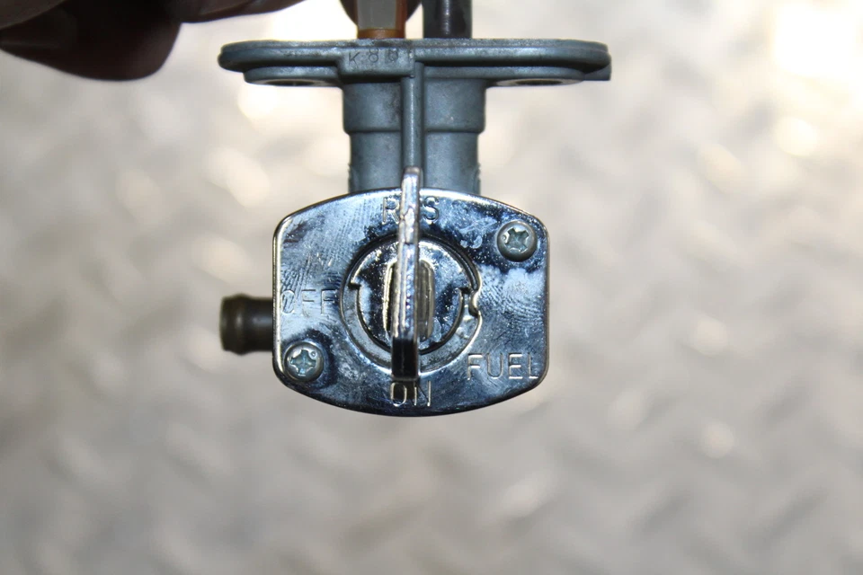 Kawasaki Vulcan 1500 VN1500E 1999 clásico tanque de gasolina llave de paso apagada Foto 2 de 4