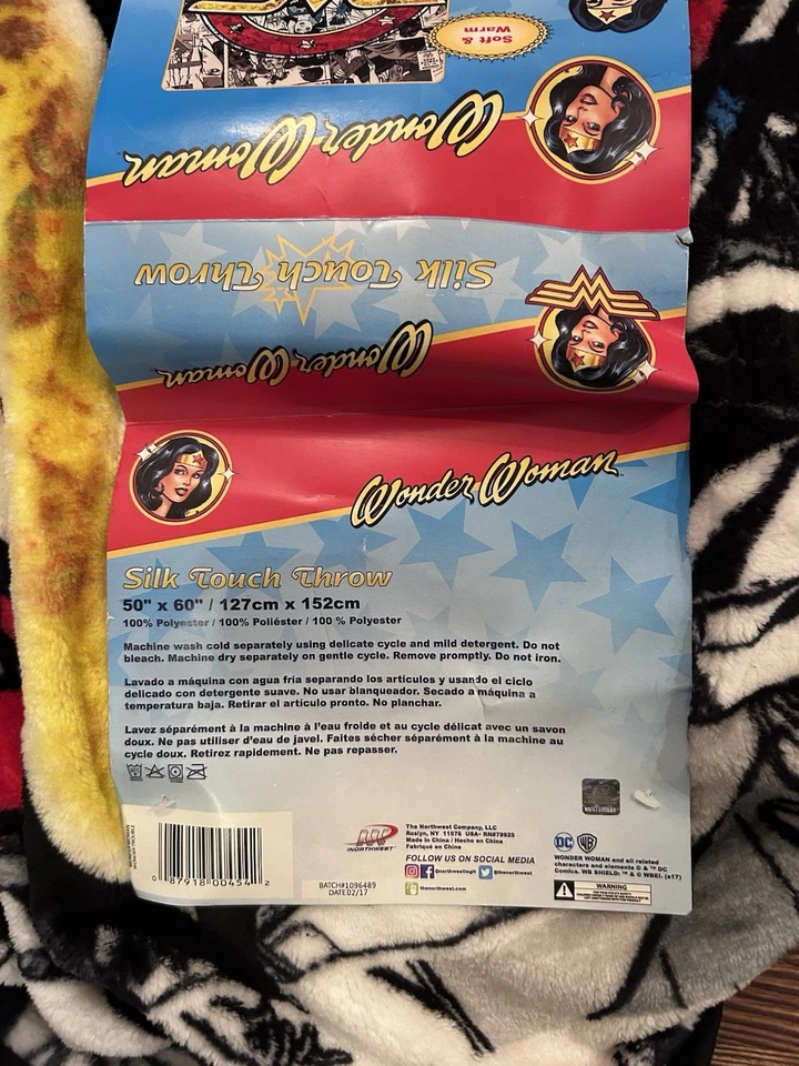 New Logo Wonder Woman Fleece Blanket DC Comics Throw Gift 50”x60” Box Lunch Excl - Image 3 of 4