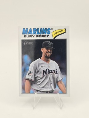 2026 Topps Heritage #18 Eury Pérez Chrome