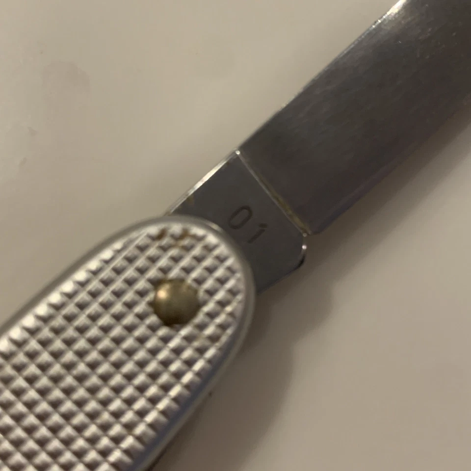 Navaja suiza Victorinox Alox electricista insignia antigua 93 mm 2001 coleccionable Wow Foto 2 de 4