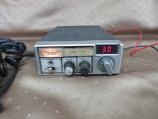 GE General Electric Model 3-5804C CB Radio 40 Channel. Powers on.