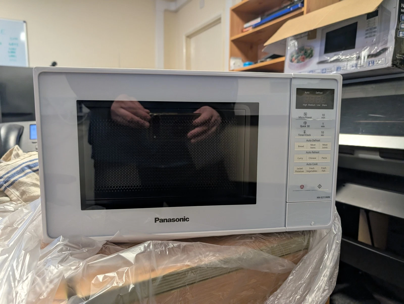 Panasonic Nn-E27JWMBPQ 20L 800W Touch Control Microwave - White - Dented Corner