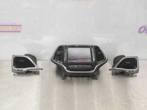 19 2019 JEEP CHEROKEE LIMITED DASH BEZEL SURROUNDING DISPLAY SCREEN WITH VENTS