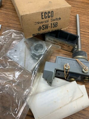 ONE GENUINE ECCO UNIVERSAL SWITCH SW-15B W/ MOUNTING BRACKET