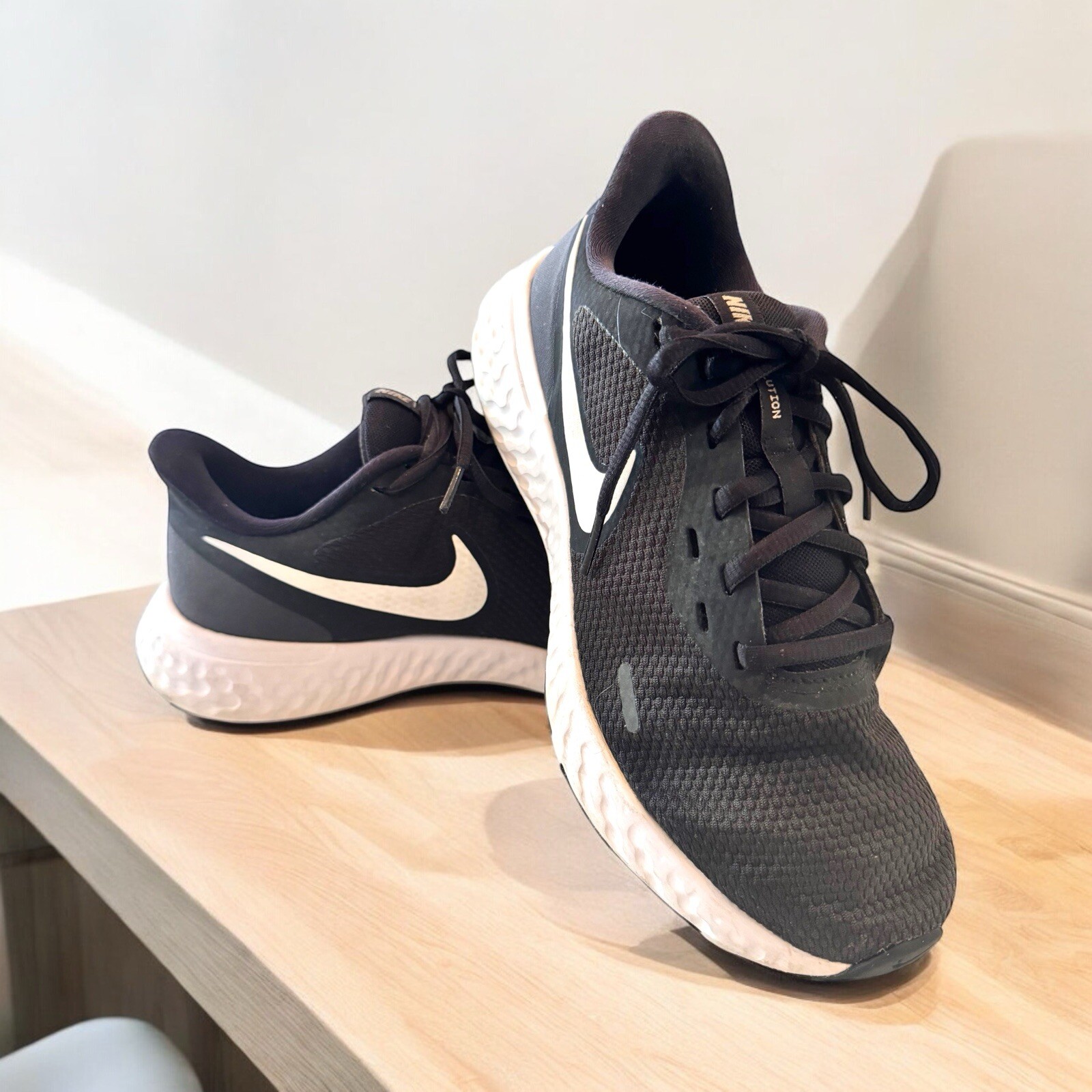 Nike Revolution Women’s SZ 7W Black /White Tennis Walking Running Shoes ...