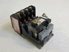 Square D Company Lighting Contactor Class 8903 5.5in x 4in x 4in LO 40 Metal