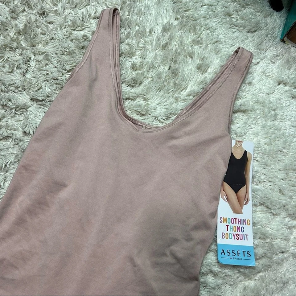 SPANX By Assets Prendas moldeadoras para mujer, body tanga delgado pequeño Foto 4 de 4