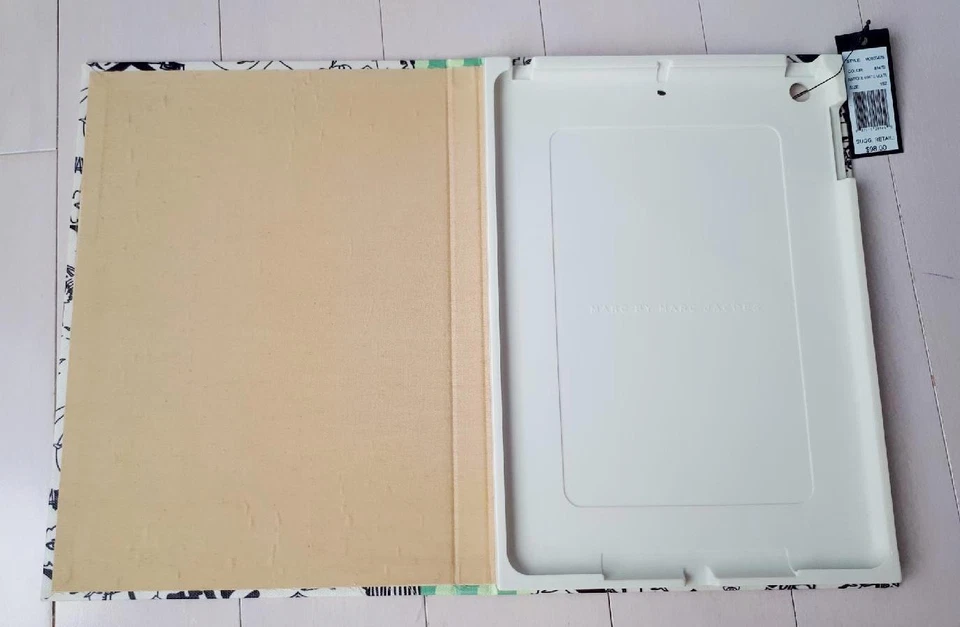 Estuche Rígido MARC by Marc Jacobs Blanco Doodle Dots Notebook iPad Air Foto 3 de 3
