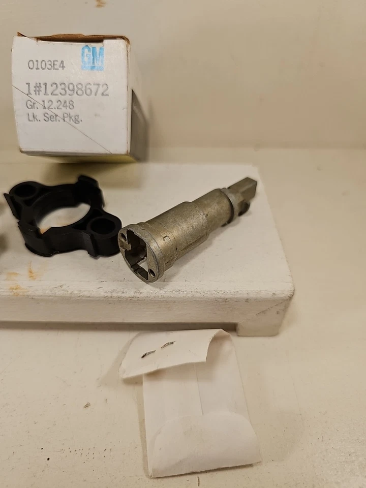 Nuevo de Lote Antiguo GM OEM 12398672 1987-1991 Pontiac Firebird Kit de Cilindro L/Bloqueo de Puerta Sin Codificar Foto 3 de 4