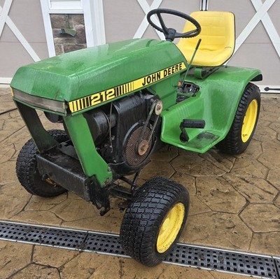 1983 John Deere 212 Garden Tractor With Hydraulic Lift System.  12 HP. Kohler. 