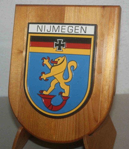 Holztafel mit Wappen Nijmegen