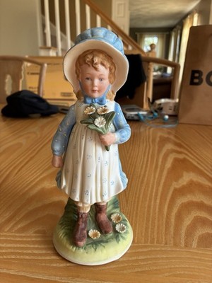 Holly Hobbie Hand Painted Fine Porcelain Holding Flowers Figurine Made In China