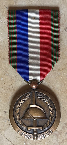 WW1 FRANCE  FRENCH NATIONAL COMBATANT UNION UNC MEDAL 60th ANNIV. OF WW1 VICTORY