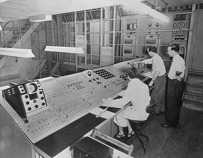 The tridac control panel gigantic calculating machine which been i- Old Photo