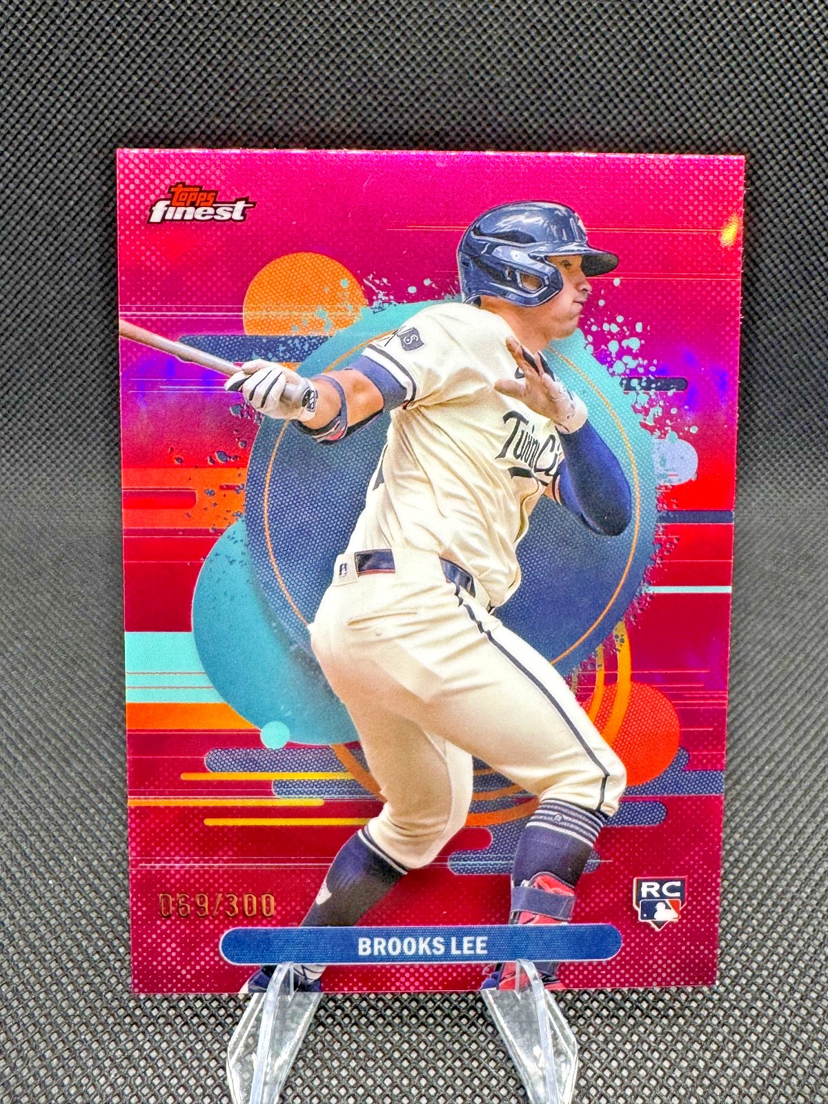 2025 Topps Finest - Uncommon Brooks Lee #163 Magenta Refractor /300 (RC)