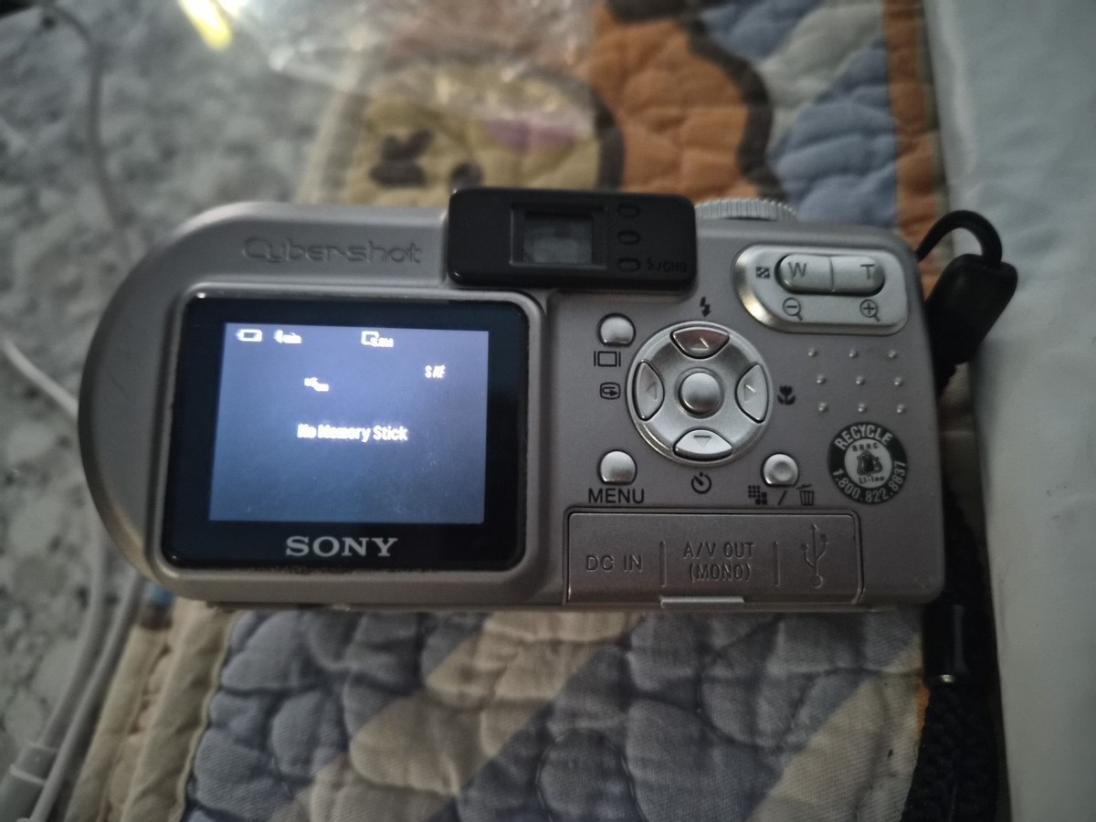 SONY ソニーサイバーショットP10 中古 Sony Cyber-shot DSC-P10 5.0MP Digital Camera - Silver for sale