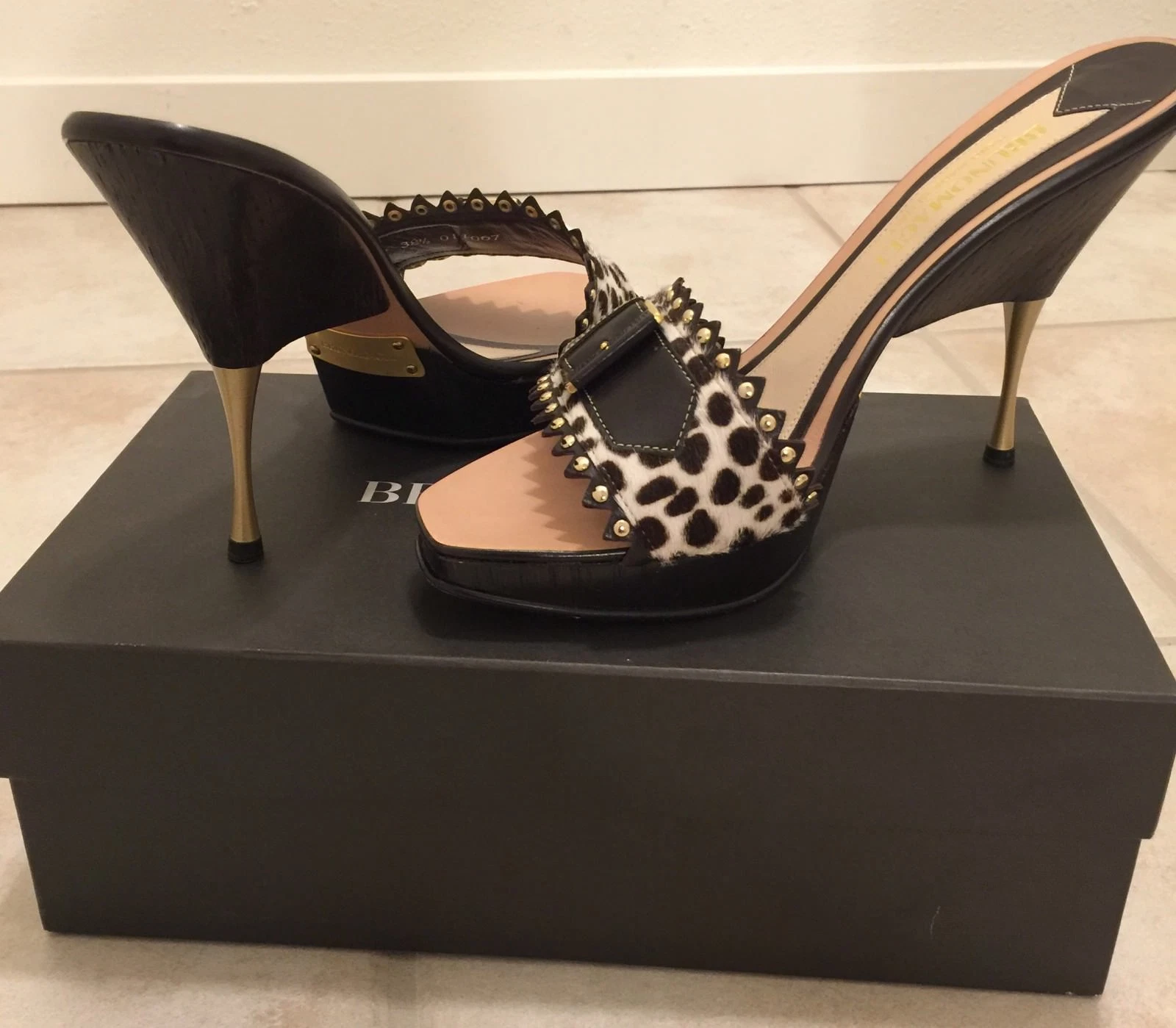 Chaussures femmes BRUNO MAGLI cuir fourrure talons métalliques fabriqués en Italie état suprême