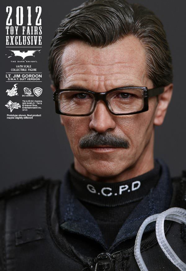 Hot Toys ダークナイト　ジム・ゴードン警部補（ＧＣＰＤ特殊部隊版） Amazon.co.jp: ホットトイズ 『ダークナイト』 1／6スケール
