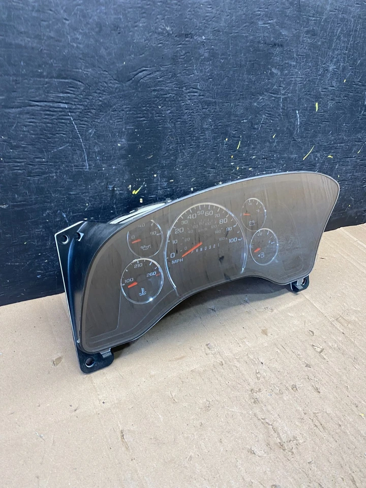 2008 to 2010 Chevrolet Express 1500 Speedometer Cluster Gauge R8857 DG - Image 2 of 4