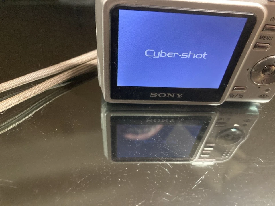 Sony Cyber-Shot DSC-S700 7.2MP Digital Camera Silver WORKS  No Memory Card/Cords - Image 3 of 4