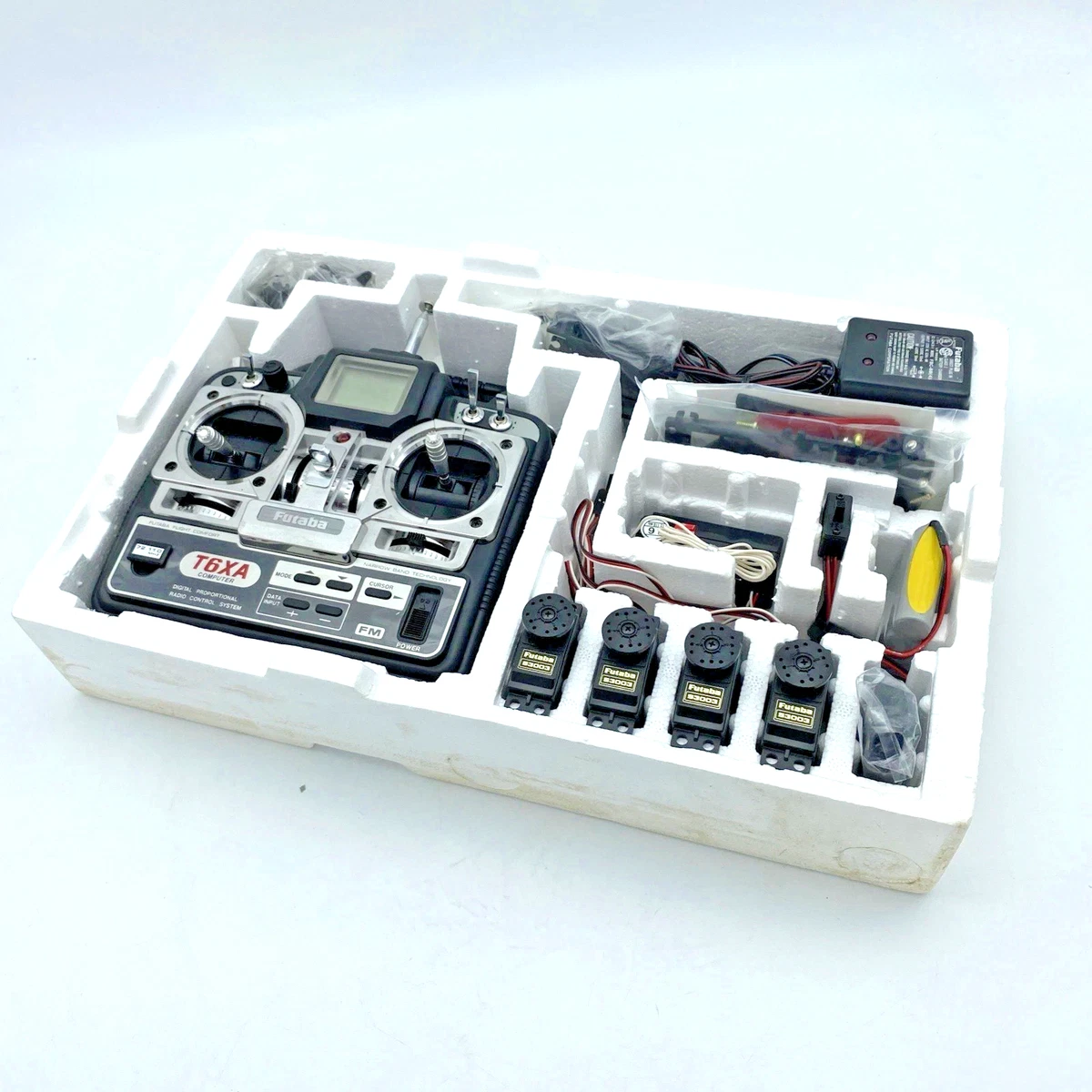 01000013 RADIO FUTABA 3PV avec Récepteur R203GF FUTABA