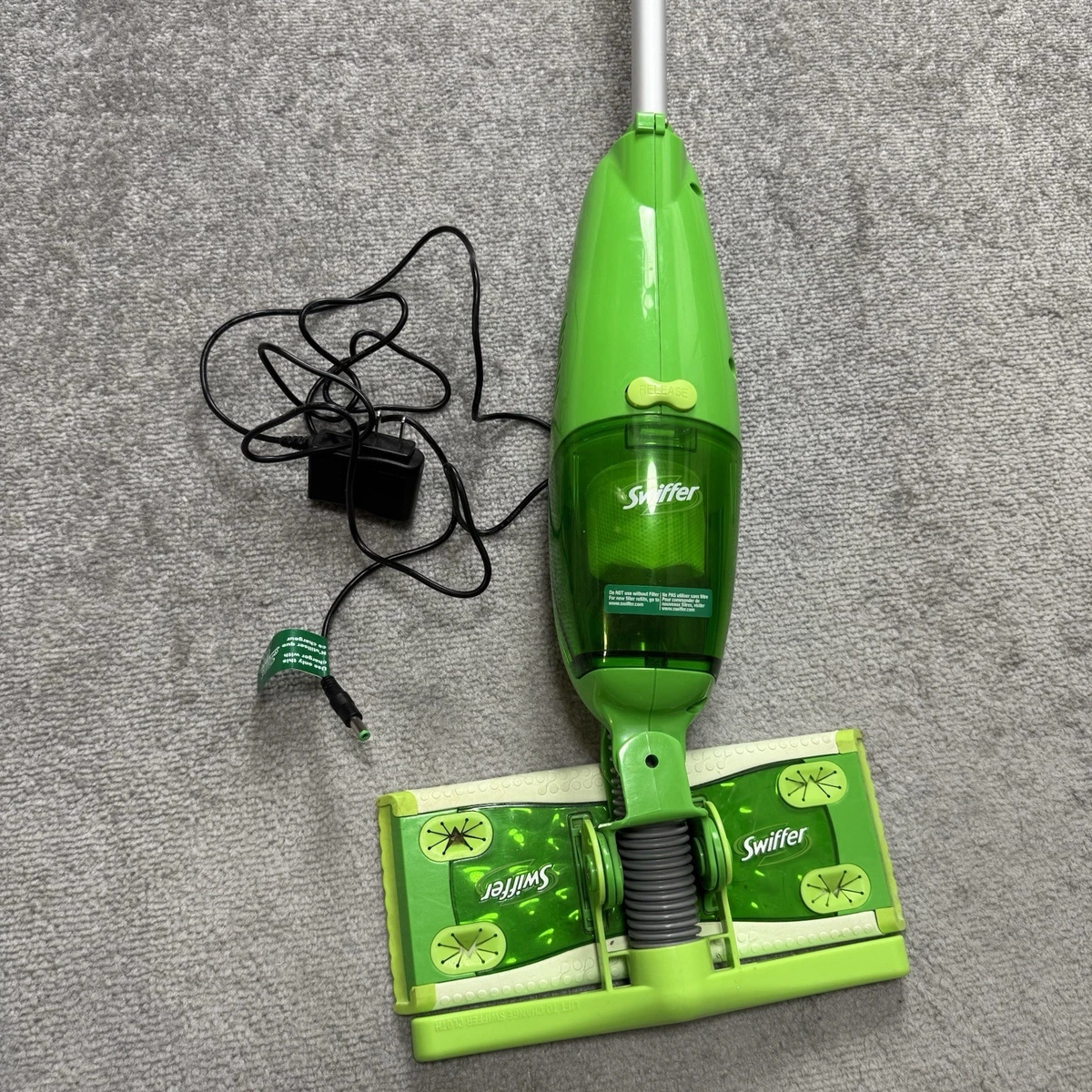 Swiffer Balayer et laver Pro, trousse pour balayage et lavage 2 en 1 pour les planchers, 1 balai, 5 recharges sèches, 3 recharges humidifiées - 1 ea Swiffer Balayer et laver Pro, trousse pour balayage et lavage 2 en 1 pour les planchers, 1 balai, 5 recharges sèches, 3 recharges humidifiées - 1 ea