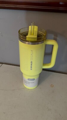 Stanley x Calia 40oz Flowstate Quencher H2.0 Tumbler Pale Green Limited Edition