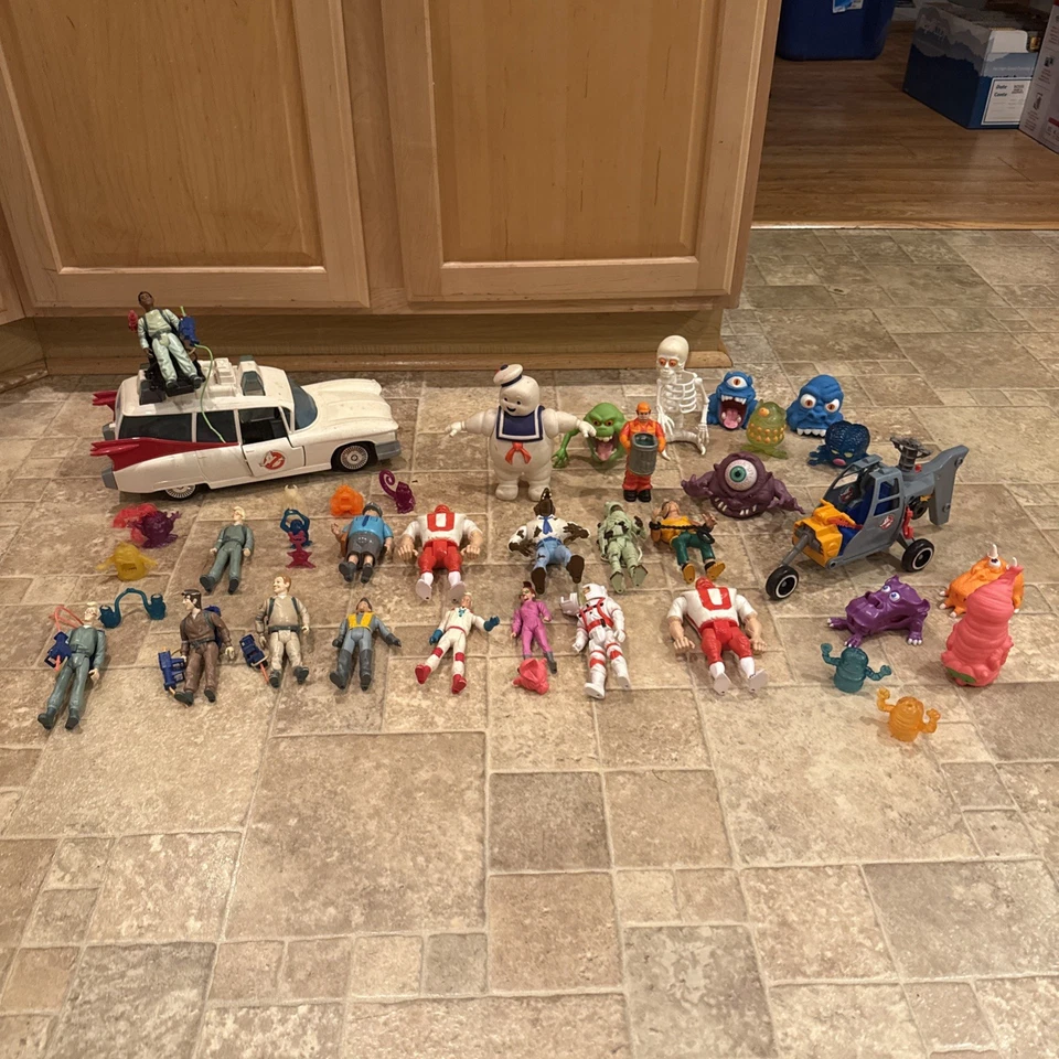 Lote de figuras de vehículo Kenner Real Ghostbusters ECTO-1 1984 de colección SLIMER STAY PUFT Foto 2 de 4