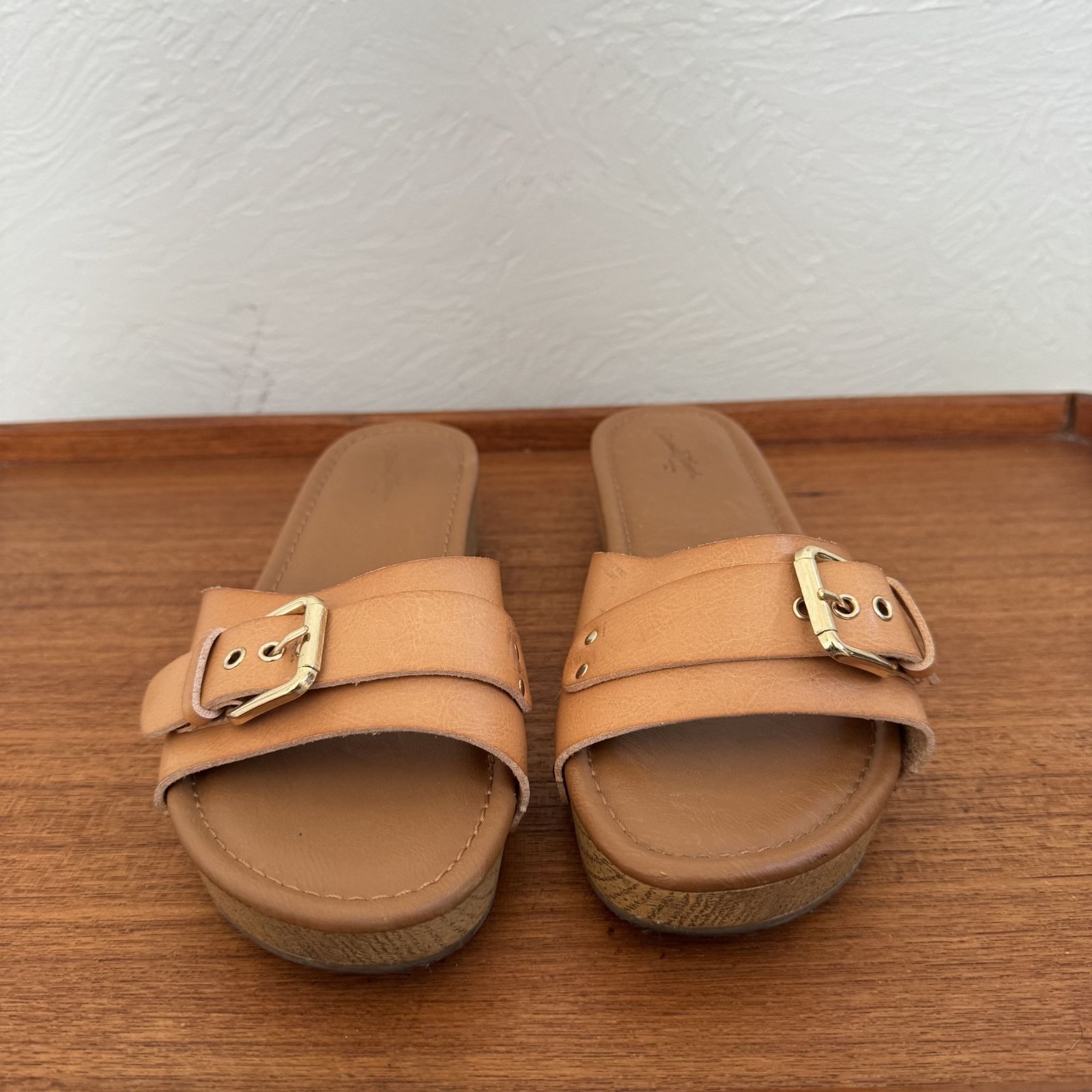 Universal Thread Platform Sandal Size 7 - image 2