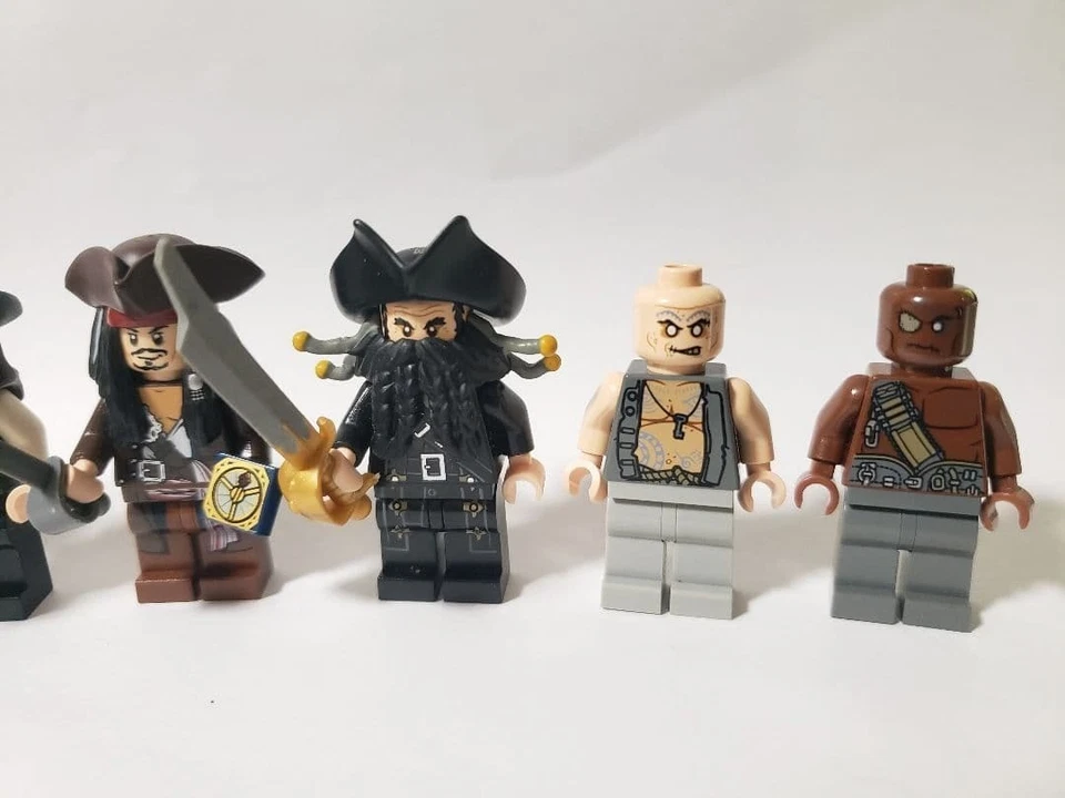 LEGO Pirates of the Caribbean Queen Anne's Revenge 4195 Used Only Figures - Image 3 of 3