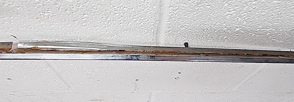 Borde de labios para capó GM 1396221 1963 usado OEM (Bin78) Foto 4 de 4