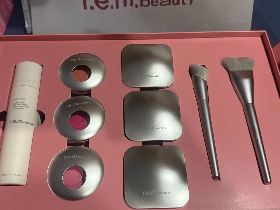 R.E.M. BEAUTY THE HYPERNOVA HOTEL Out of This World Color, Blush, Bronzer, Brush - Image 2 of 4
