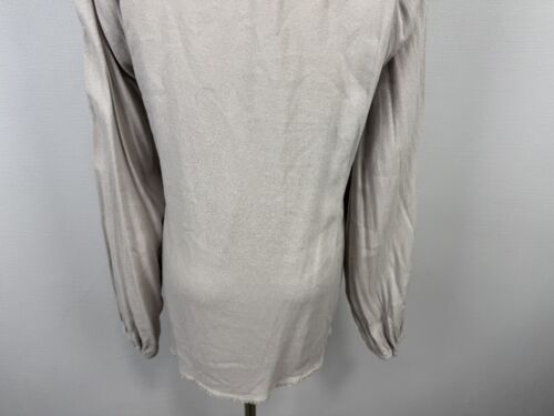 Emily Van Den Bergh Gray Long Sleeve V-Neck Lightweight Blouse Sz 40 - Picture 15 of 24