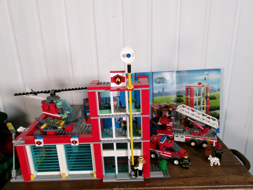 LEGO City 60004 Fire Station, photo 2 sur 5
