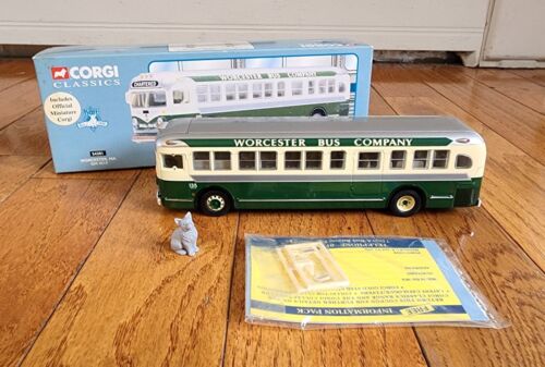 CORGI CLASSICS WORCHESTER BUS COMPANY GM BUS 1:50 SCALE DIECAST MODEL #54201
