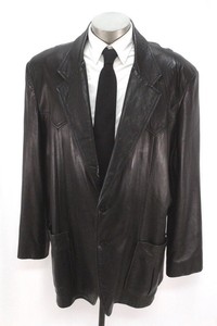 casaco preto de couro