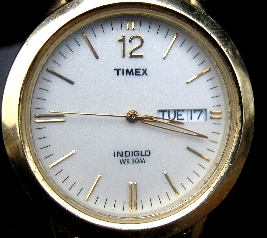 TIMEX  INDIGLO  GOLD NEW 5 YEAR  BATTERY DAY DATE DIAL STRETCH BAND