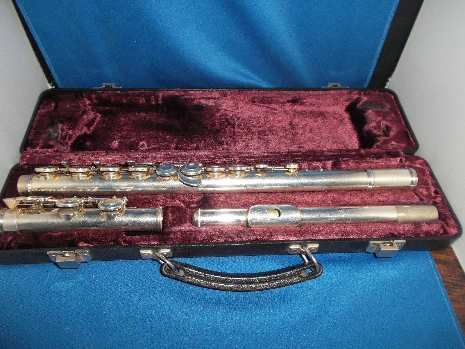 Armstrong Flute Model 104 With Carrying Case In Very Good Shape & Work