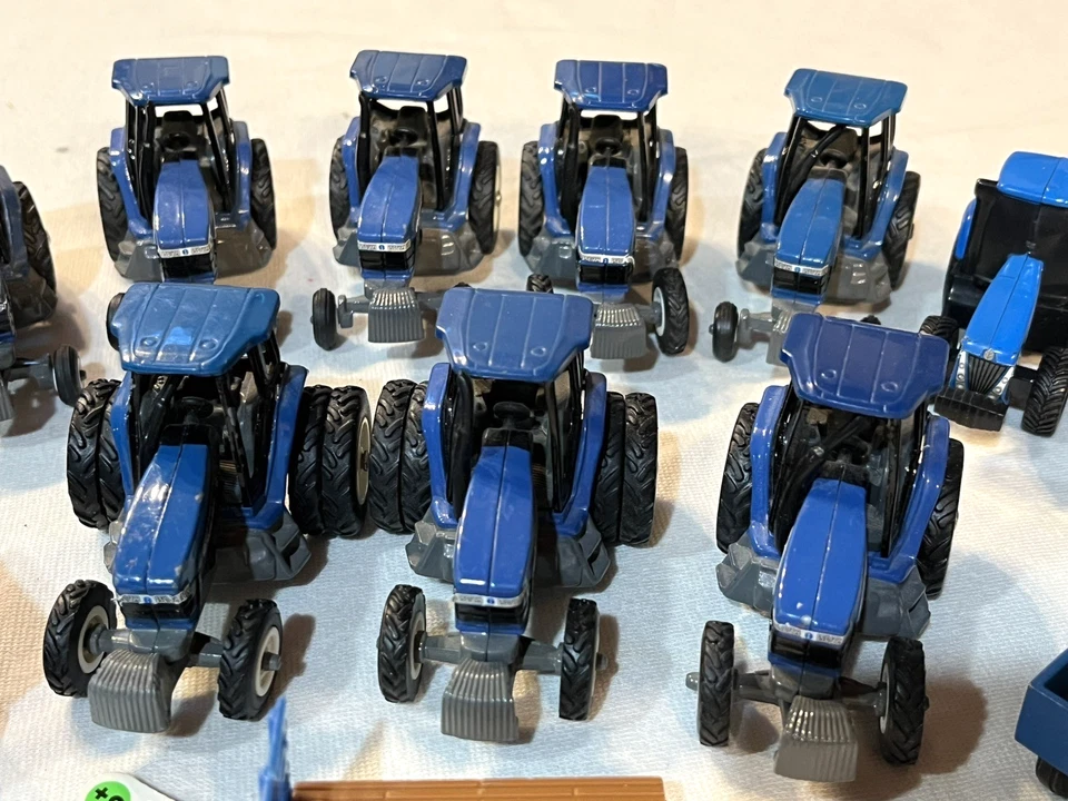 ERTL 1/64 New Holland Lot of 17 Tractors & Implements - Image 4 of 4