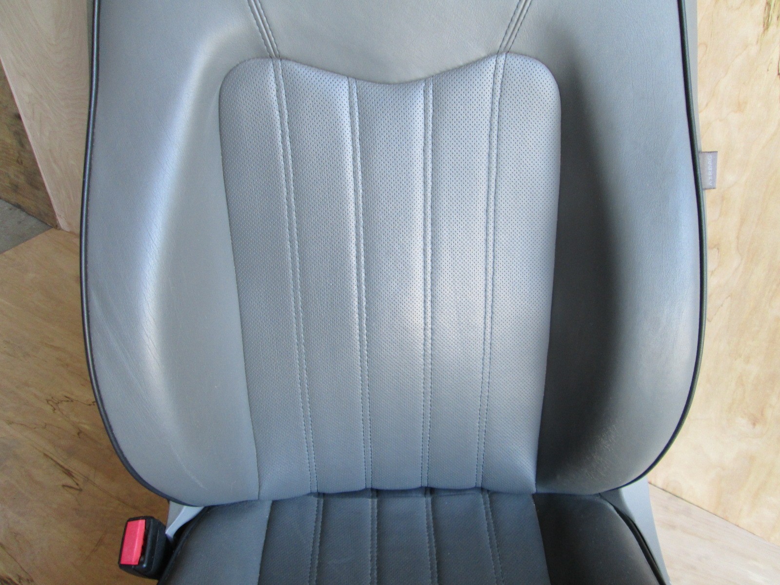 Maserati  Quattroporte -  LH / Driver Seat (grey black trim ) w/ Rails / Guides 