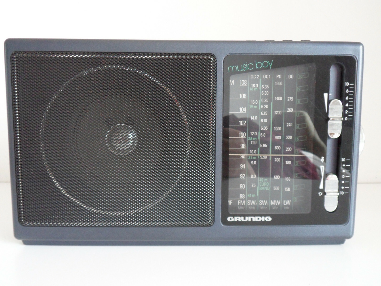 GRUNDIG MUSIC BOY 165A FM-SW2-SW1-MW-LW RADIO..........RADIO_TRADER ...