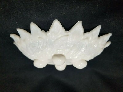 Westmoreland Milk Glass Bramble Maple Leaf Footed Oval Nut Candy Soap Dish 6''