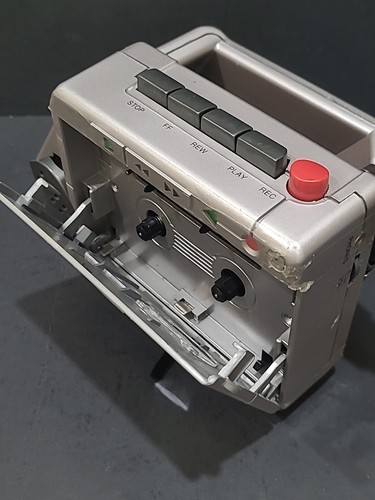 *Parts Or Repair* Vintage Talkboy Deluxe 1992 Home Alone 2 Tape Player/Recorder - Picture 3 of 9