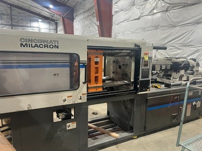 Cincinnati Milacron VT220-17 Injection Molding Machine   1997   For Repair