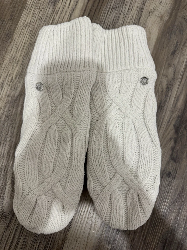 Lululemon - SOLD OUT - Cable-Knit Fleece Lined Mittens/Beanie SET - Image 4 of 4