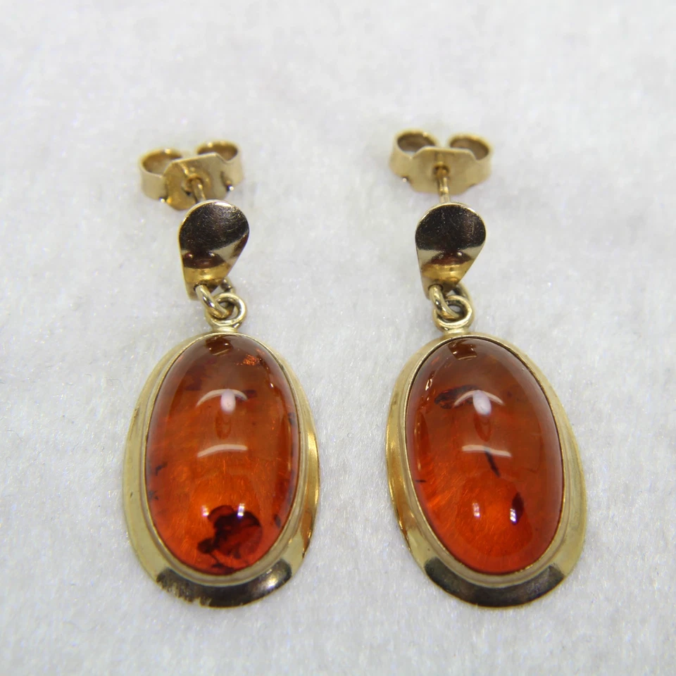 Brincos de ouro 9 quilates com gota de âmbar - Imagem 2 de 4