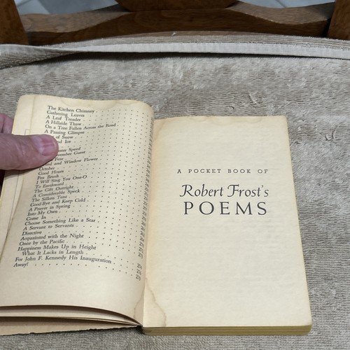 A Pocket Book Of Robert Frost's Poems (Louis Untermeyer - 1968) - Picture 8 of 12