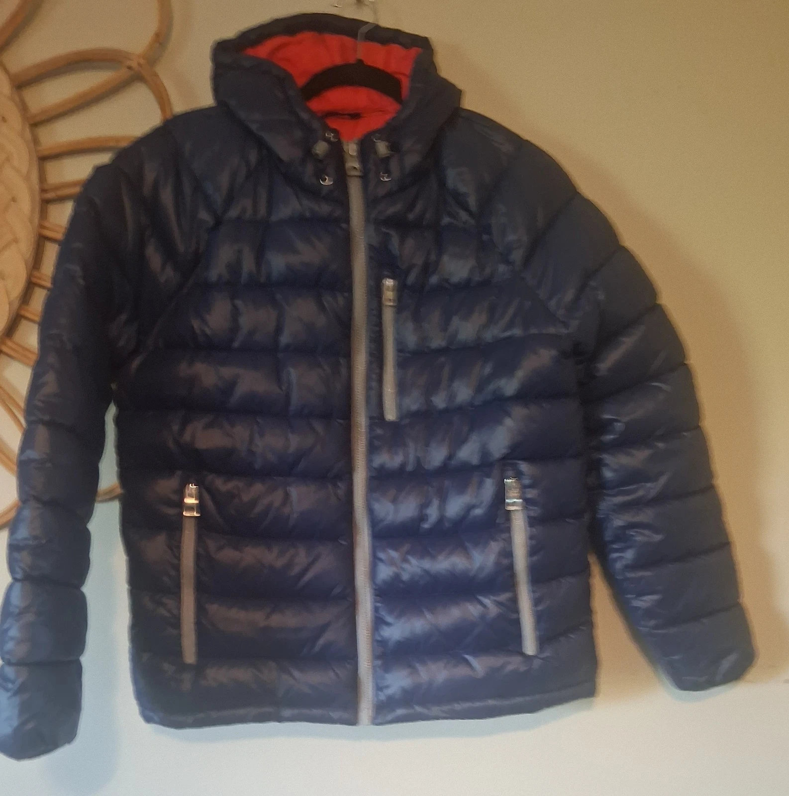 GUESS men's active sleeve screen printed puffer coat size M/ P2P 23 - product detail image 2